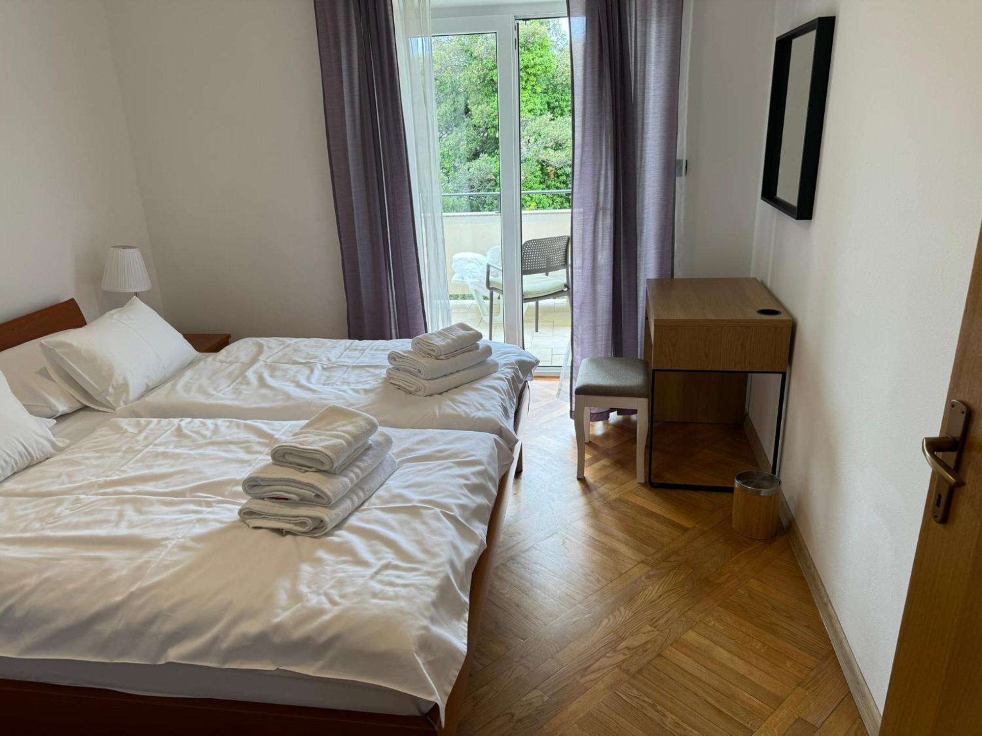 Apartments Trlika Kampor Exteriör bild